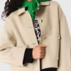 Kurze Wolljacke mit Falten am Rücken