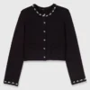 Kurzer Cardigan mit Schmuckdetails