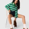 Kurzer gestreifter Polo-Pullover