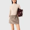 Kurzer Pullover mit Zopfmuster