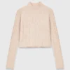 Kurzer Pullover mit Zopfmuster