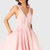 Kurzes, ausgestelltes Baumwollkleid Kurzes, ausgestelltes Baumwollkleid