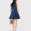 Kurzes, ausgestelltes Jeans-Kleid