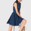 Kurzes, ausgestelltes Jeans-Kleid