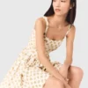 Kurzes, ausgestelltes Kleid mit Muster