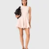 Kurzes, ausgestelltes Tweed-Kleid Kurzes, ausgestelltes Tweed-Kleid
