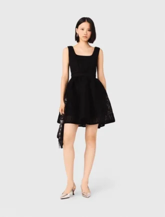 Kurzes, besticktes Kleid aus Korbmuster-Strick