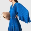 Kurzes Faltenkleid