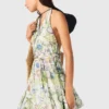 Kurzes, gemustertes rückenfreies Kleid Kurzes, gemustertes rückenfreies Kleid