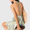 Kurzes, gemustertes rückenfreies Kleid Kurzes, gemustertes rückenfreies Kleid