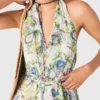 Kurzes, gemustertes rückenfreies Kleid Kurzes, gemustertes rückenfreies Kleid