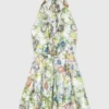 Kurzes, gemustertes rückenfreies Kleid Kurzes, gemustertes rückenfreies Kleid