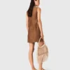 Kurzes Kleid aus Leinenmischung Kurzes Kleid aus Leinenmischung