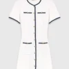 Kurzes Kleid mit kontrastierender Einfassung