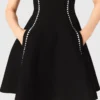 Kurzes Kleid mit Ziernähten
