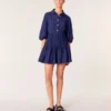 Kurzes Plisseekleid mit Satin-Effekt