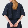 Kurzes Shirt mit Nieten Kurzes Shirt mit Nieten