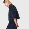 Kurzes Shirt mit Nieten Kurzes Shirt mit Nieten