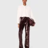Kurzes Shirt mit Schmuckdetail Kurzes Shirt mit Schmuckdetail