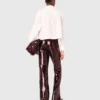Kurzes Shirt mit Schmuckdetail Kurzes Shirt mit Schmuckdetail