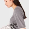 Kurzärmeliger Pullover mit Strasssteinen Kurzärmeliger Pullover mit Strasssteinen