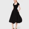 Langes Kleid aus Rippstrick und Taft