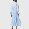 Langes Plisseekleid mit Ösen Langes Plisseekleid mit Ösen