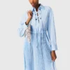 Langes Plisseekleid mit Ösen Langes Plisseekleid mit Ösen