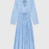 Langes Plisseekleid mit Ösen Langes Plisseekleid mit Ösen
