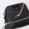 Ledertasche mit Kettenriemen Ledertasche mit Kettenriemen