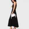 Luftiges Maxikleid mit geflochtenem Rücken Luftiges Maxikleid mit geflochtenem Rücken