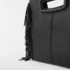 M Bag aus Glattleder mit Fransen M Bag aus Glattleder mit Fransen