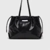 M-Tasche aus geknittertem Leder M-Tasche aus geknittertem Leder