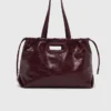 M-Tasche aus geknittertem Leder M-Tasche aus geknittertem Leder