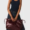 M-Tasche aus geknittertem Leder M-Tasche aus geknittertem Leder