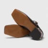 Mary Janes mit Absatz und Strasssteinen Mary Janes mit Absatz und Strasssteinen