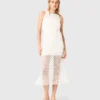 Maxikleid aus Häkelstoff mit Strasssteinen Maxikleid aus Häkelstoff mit Strasssteinen