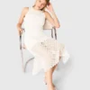 Maxikleid aus Häkelstoff mit Strasssteinen Maxikleid aus Häkelstoff mit Strasssteinen