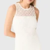 Maxikleid aus Häkelstoff mit Strasssteinen Maxikleid aus Häkelstoff mit Strasssteinen
