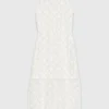 Maxikleid aus Häkelstoff mit Strasssteinen Maxikleid aus Häkelstoff mit Strasssteinen