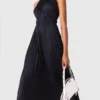 Maxikleid aus plissiertem Satin Maxikleid aus plissiertem Satin