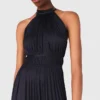 Maxikleid aus plissiertem Satin Maxikleid aus plissiertem Satin