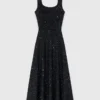 Maxikleid aus Strickstoff mit Strasssteinen Maxikleid aus Strickstoff mit Strasssteinen