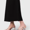 Maxikleid mit Ausschnitt an der Taille