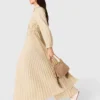 Maxikleid mit Plissee und Lochstickerei Maxikleid mit Plissee und Lochstickerei
