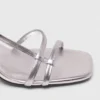 Metallic-Riemchensandalen mit Absatz Metallic-Riemchensandalen mit Absatz