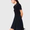 Mini-Kleid mit plissiertem Polokragen Mini-Kleid mit plissiertem Polokragen