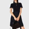 Mini-Kleid mit plissiertem Polokragen Mini-Kleid mit plissiertem Polokragen