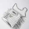 Mini-M-Bag aus geprägtem Leder mit Kette