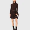 Mini-Skater-Kleid mit hohem Kragen Mini-Skater-Kleid mit hohem Kragen